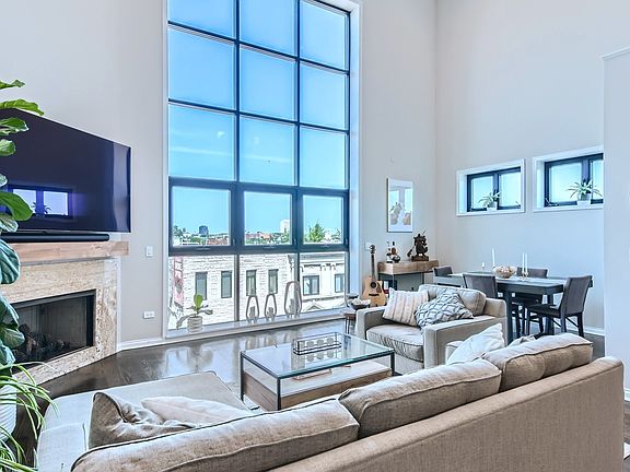 3rd image of 1845 W Grand Ave #3
