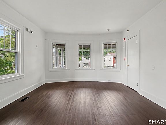 5th image of 321 Glenbrook Road