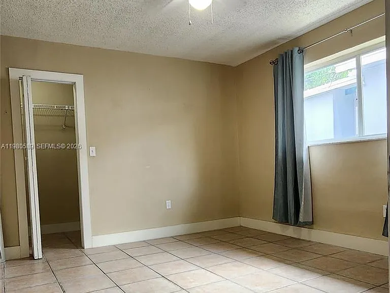 880 E 26th St — Photo 13