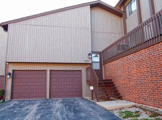 781 High Ridge Rd, Roselle, IL 60172