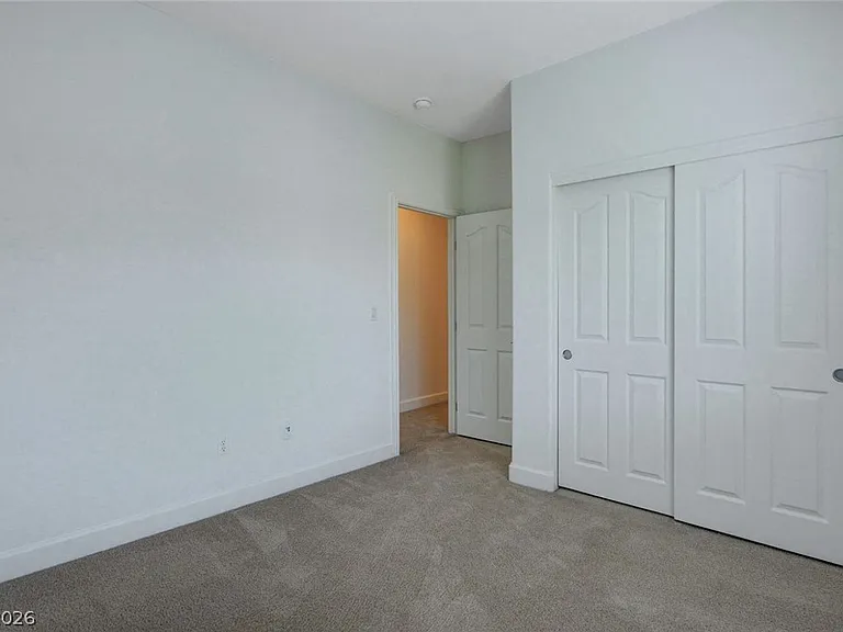 127 Tilbury Ave — Photo 29