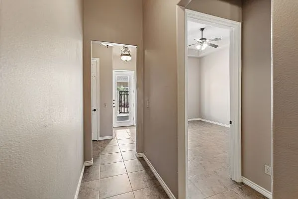 3 bed, 3.5 bath, 2454 sqft, $3,000 — Photo 4