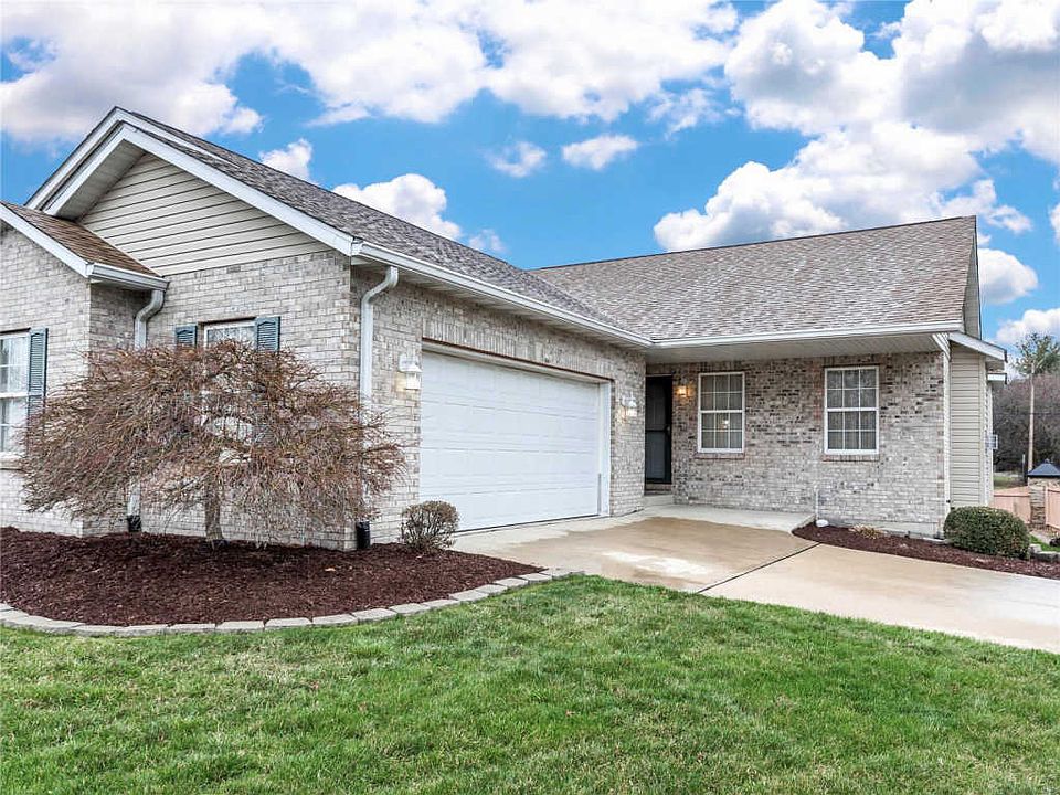 1st image of 46 Old Orchard Ln