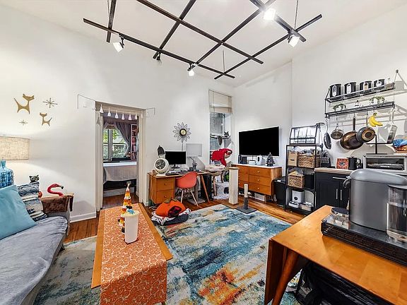 2nd image of 313 W 55th St APT 2R