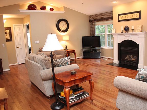 4th image of 35 Stonewood Cir