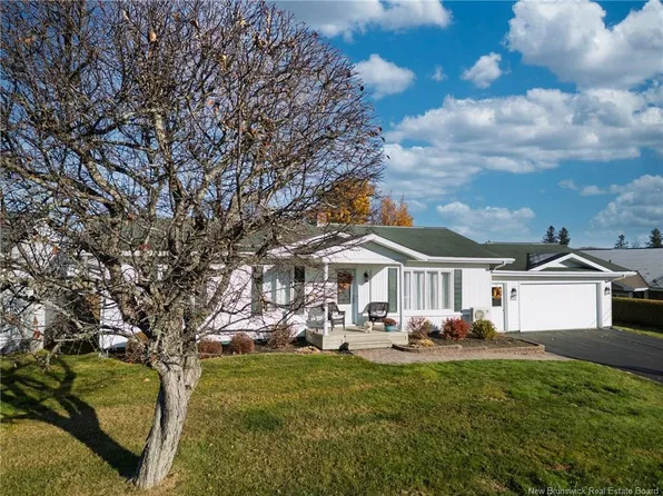 556 1st Ave, Grand Falls, NB E3Z 1A1