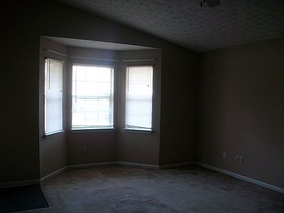 5th image of 69 Pamela Dr