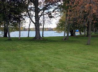 N60W38520 Blackhawk Dr, Oconomowoc, WI 53066