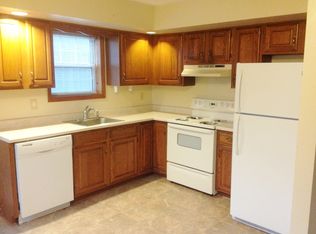 213 Woodcrest Dr APT B, Modena, NY 12548