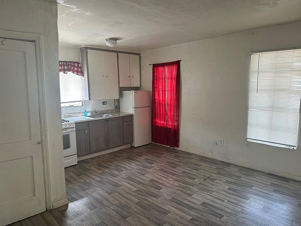 2nd image of 4214 S Presa St #3