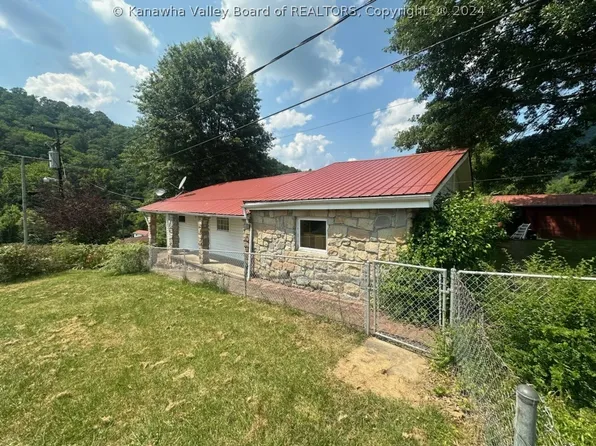 805 Berwyn St, Madison, WV 25130