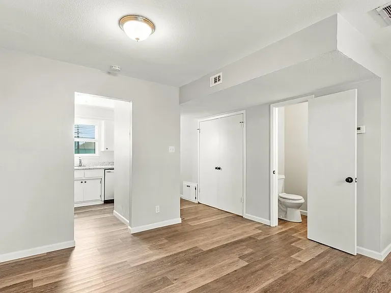 7700 Chapin Rd #5 — Photo 5