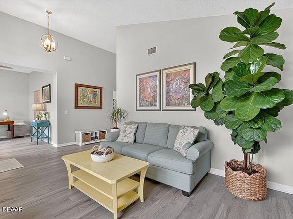 5th image of 1349 N Wembley Cir