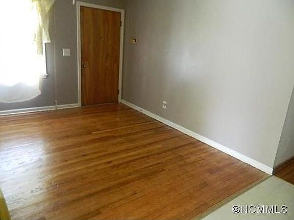 5th image of 734 1st Ave W