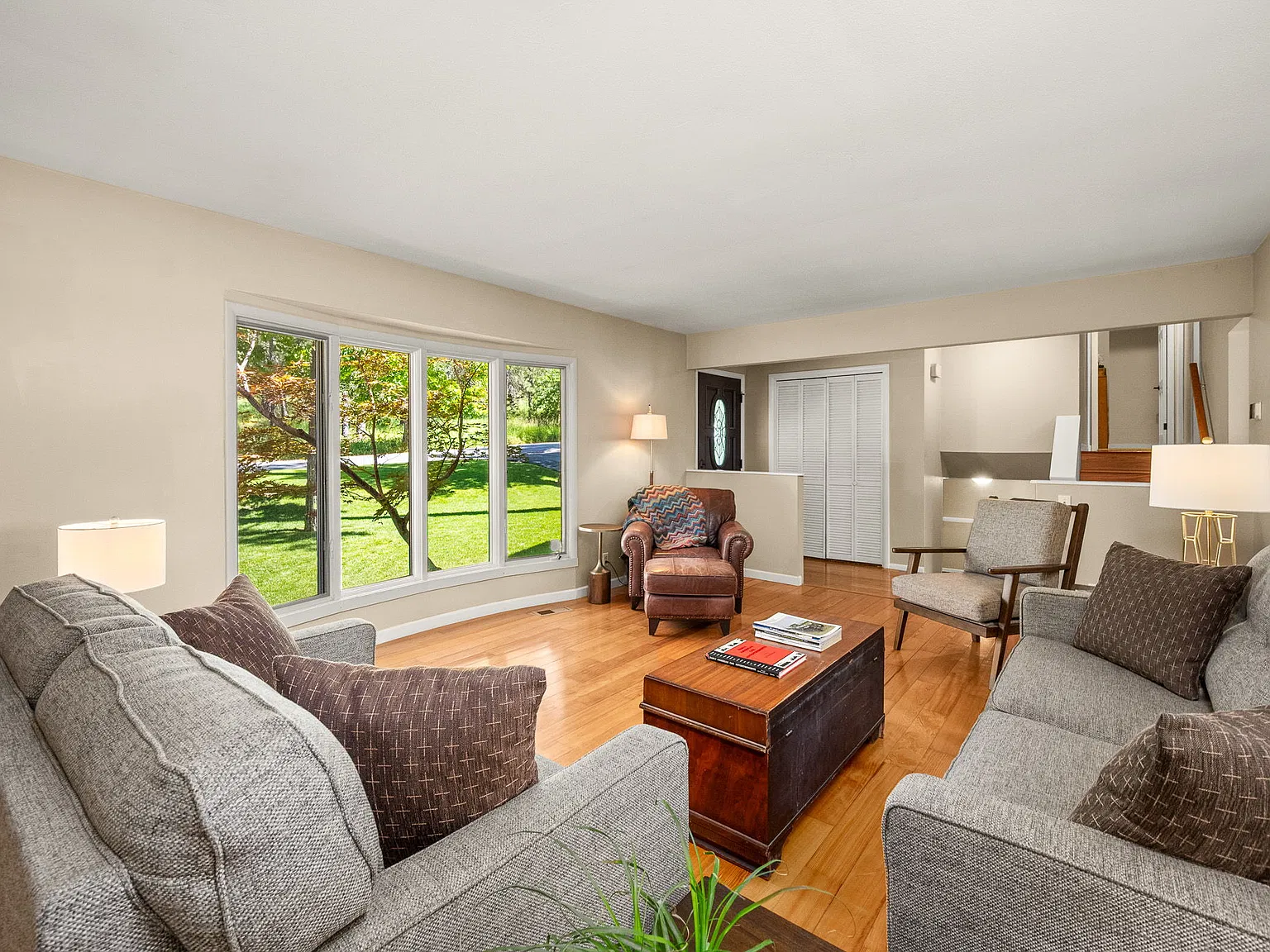 4 bed, 2048 sqft, $3,500 — Photo 4