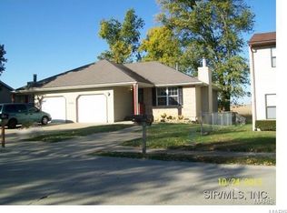 514 Bargraves Blvd, Troy, IL