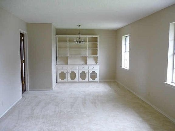 2nd image of 1913 Dartmoor Ln