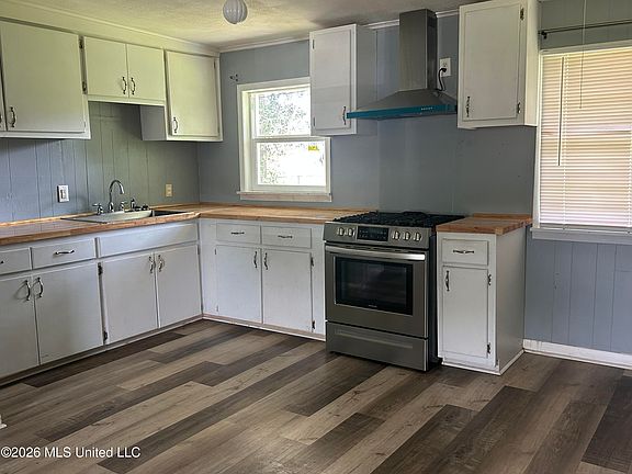 3rd image of 209 Rising Sun Cir