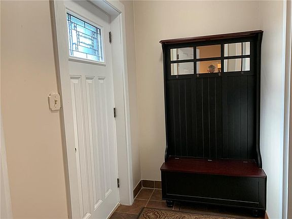 2nd image of 860 Linda Ave