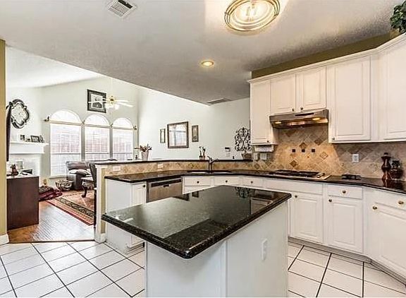 4th image of 1612 Chester Dr