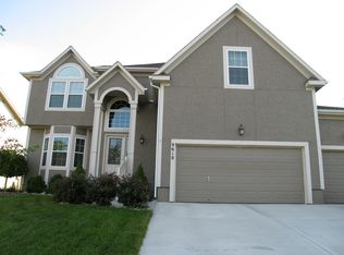 9618 Falcon Valley Dr, Lenexa, KS 66220