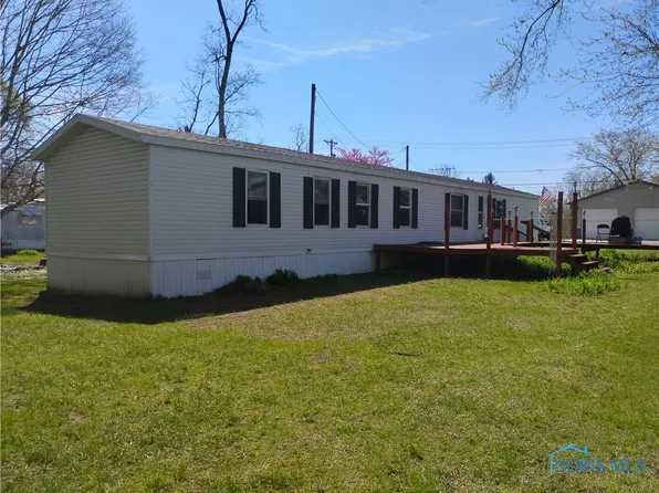 464 2nd St, Liberty Center, OH 43532