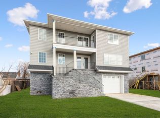 26A Alameda St, Inwood, NY 11096