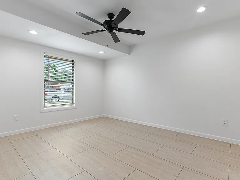 1001 Belvedere Dr — Photo 4