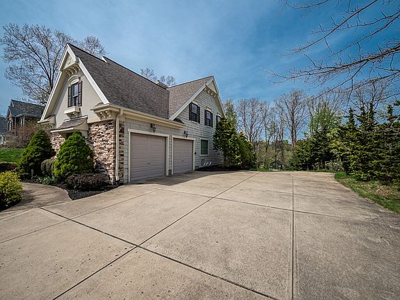3rd image of 4093 Willow Creek Dr