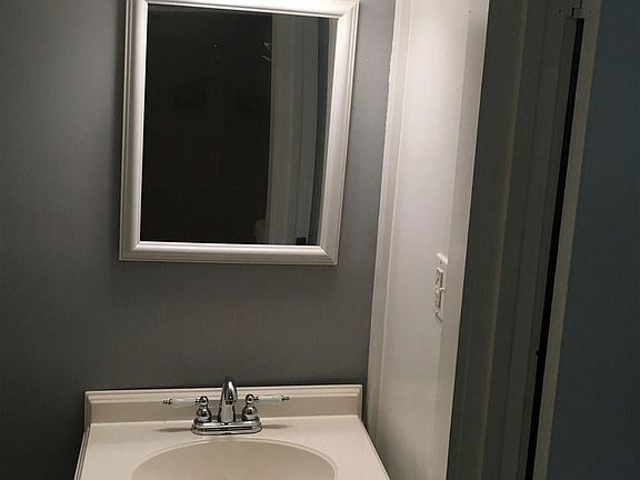 5th image of 1100 Knowles Ave