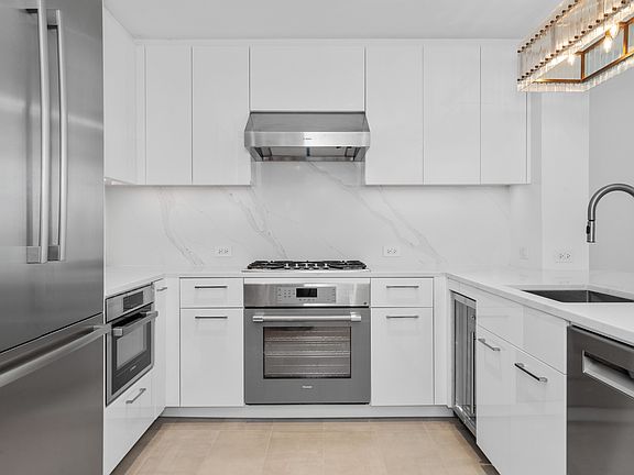 3rd image of 250 E 83rd St #7E