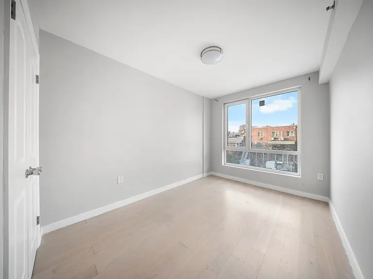 70-09 45th Ave #3D — Photo 3