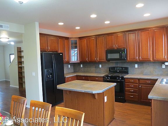 4th image of 3426 SE Northwood Way