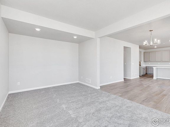 5th image of 1737 Jennifer St