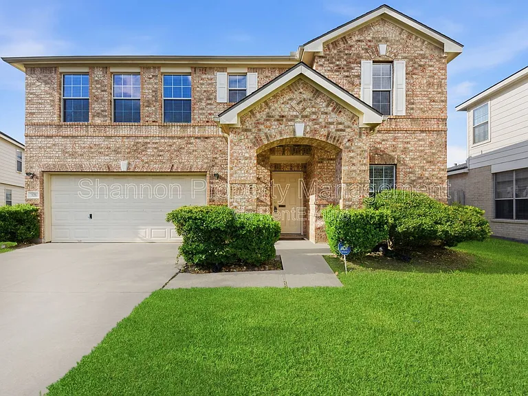 526 Remington Lodge Ct — Photo 1