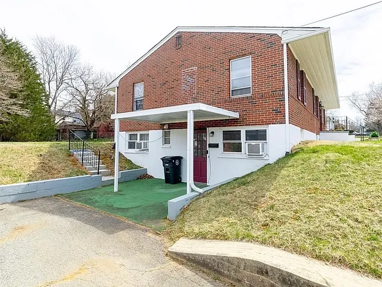 1128 Moseley Dr — Photo 10
