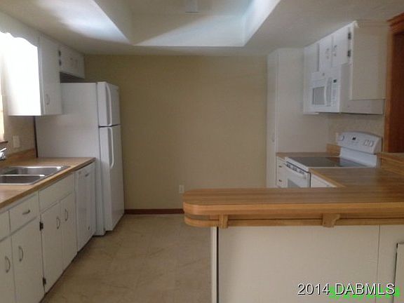 3rd image of 625 Pine Cone Cir