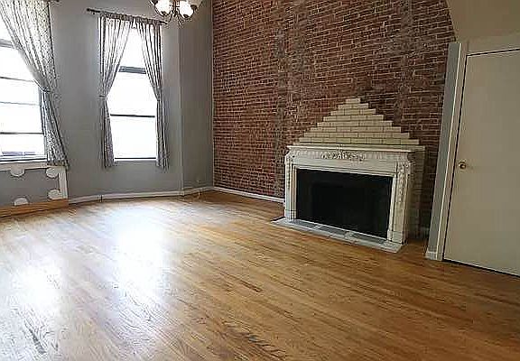 2nd image of 10 W 76th St APT 2A