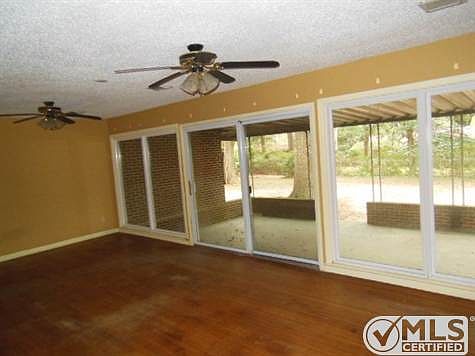 4th image of 920 Maplewood Ave