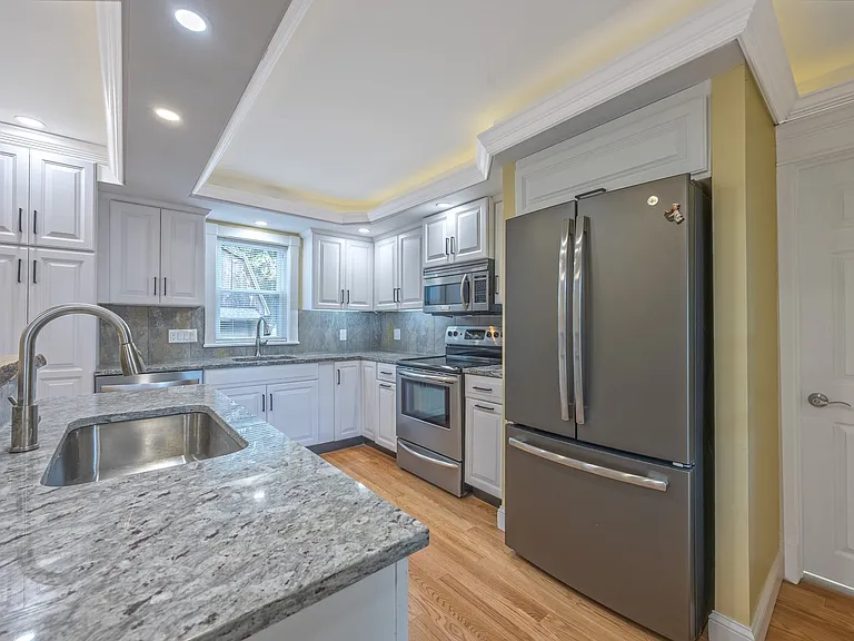70 Fuller St — Photo 11