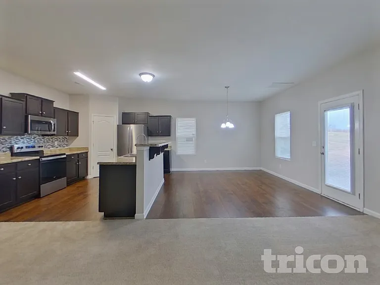 11335 Breezehill Ln — Photo 4