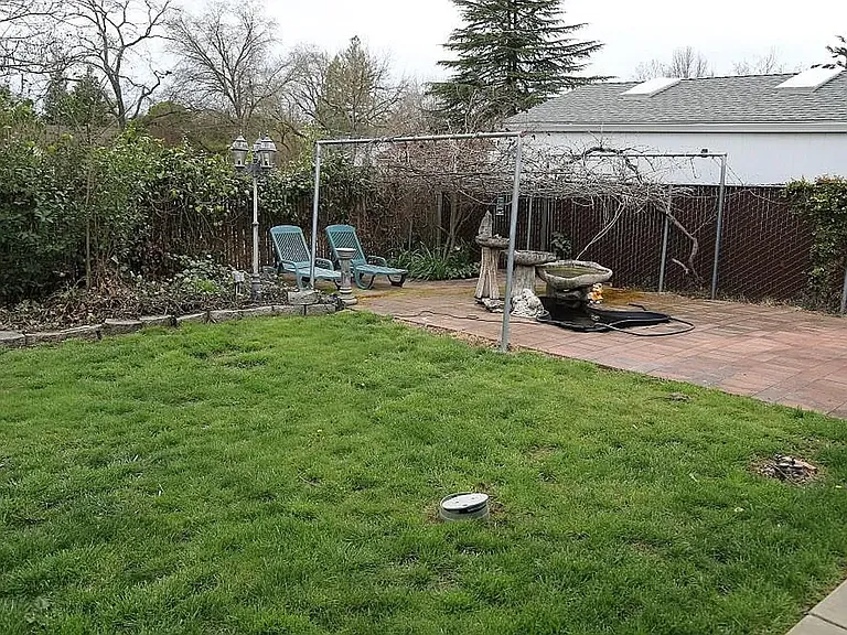 3829 Delaware Ave — Photo 16