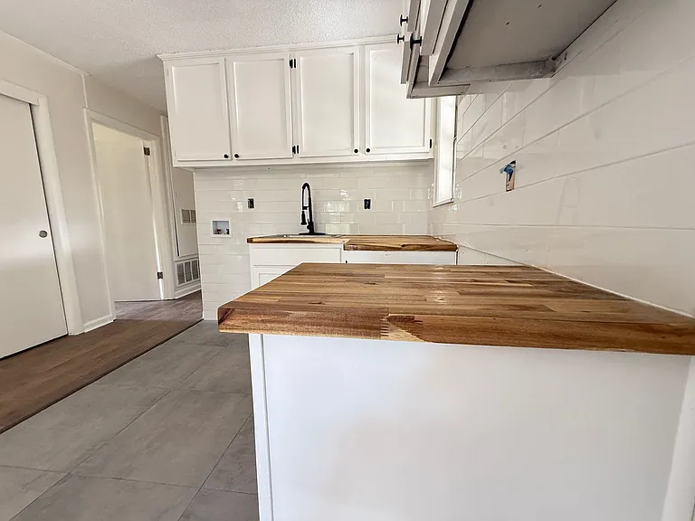 1556 Gibson St — Photo 10