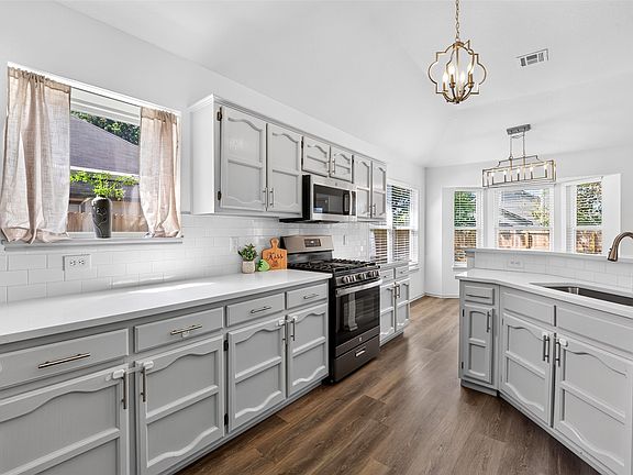 4th image of 5400 S Maple Pl