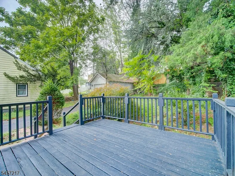 2 bed, 2.0 bath, 1700 sqft, $3,300 — Photo 3
