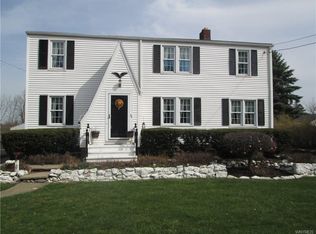 66 Stanton St, Williamsville, NY 14221