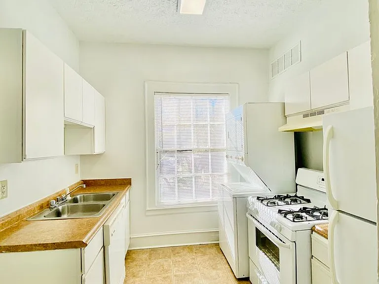 734 Frederica St NE — Photo 6