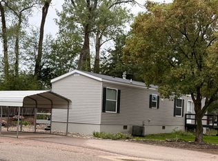 107 Lloyd St, Yankton, SD 57078