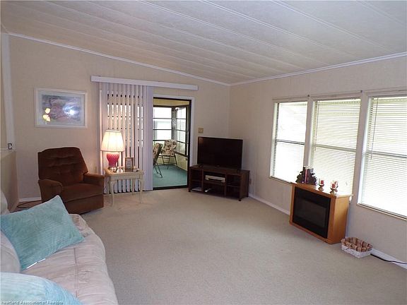 4th image of 3904 Briaridge Cir E