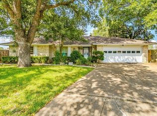 3608 Bordeaux Ct, Arlington, TX 76016